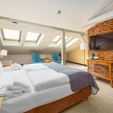 Maxymilian Unique - Adults Only