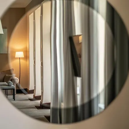 Maxymilian Unique - Adults Only コウォブジェク