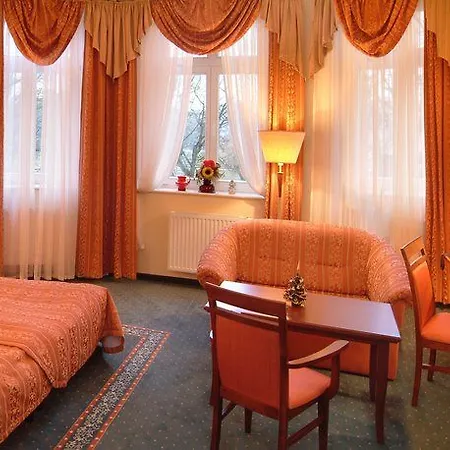 Maxymilian Unique - Adults Only コウォブジェク