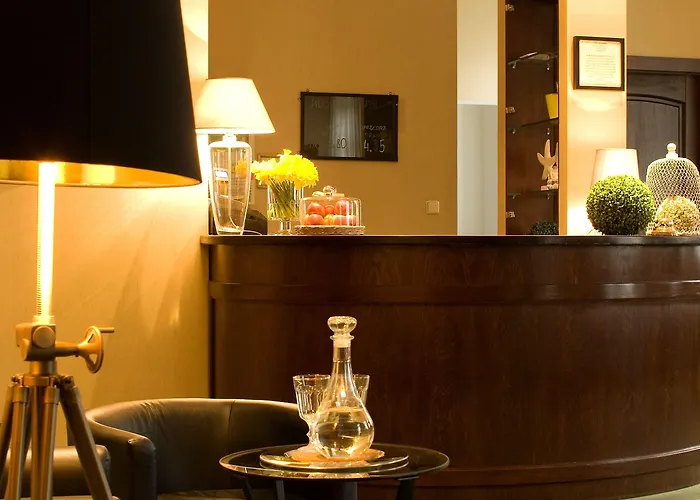 Maxymilian Unique - Adults Only