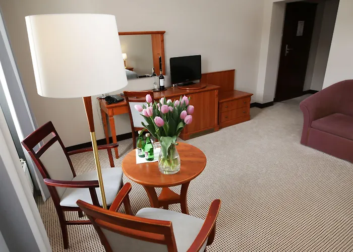 Maxymilian Unique - Adults Only