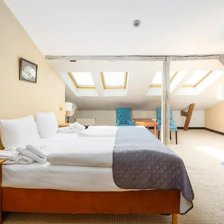 Maxymilian Unique - Adults Only