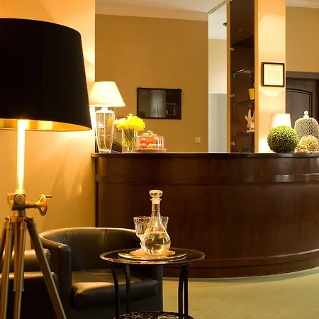 Maxymilian Unique - Adults Only