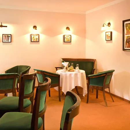 Maxymilian Unique - Adults Only 3*