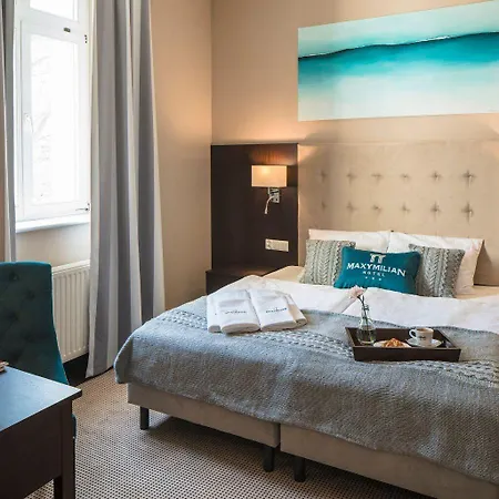 Maxymilian Unique - Adults Only