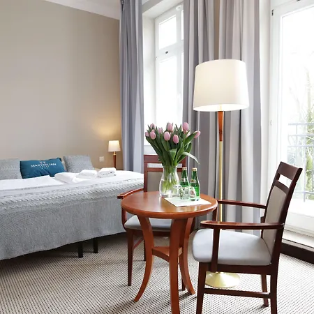 Maxymilian Unique - Adults Only