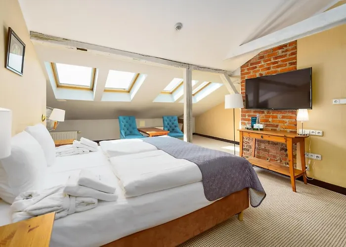 Maxymilian Unique - Adults Only