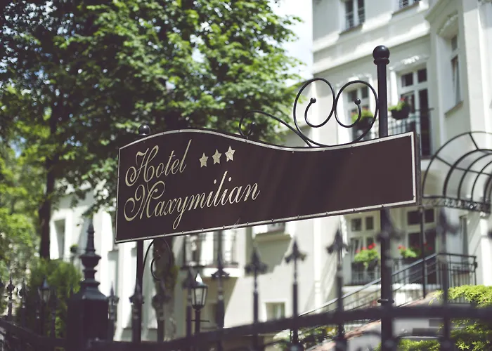 Maxymilian Unique - Adults Only