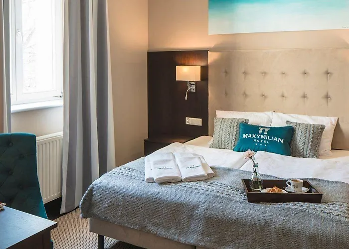 Maxymilian Unique - Adults Only