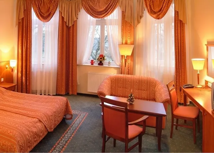 Maxymilian Unique - Adults Only